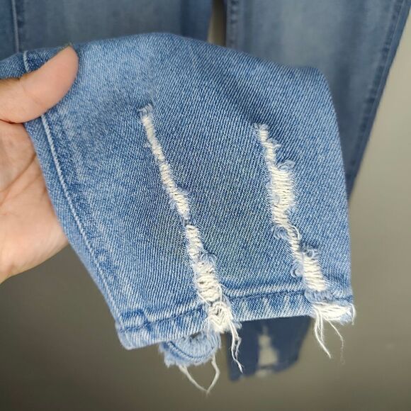 Hollister High Rise Mom Jeans - Picture 6 of 13